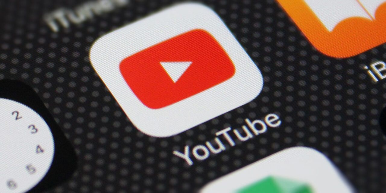 YouTube ha empezado a probar una breve narración de los vídeos antes de su reproducción
