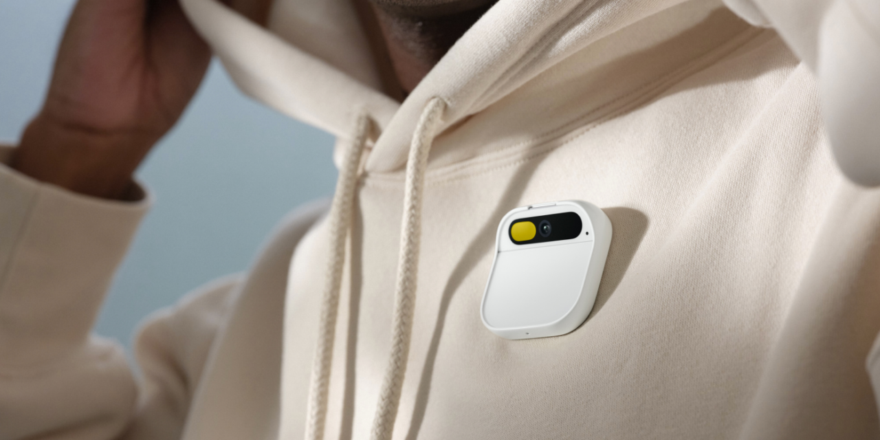 La gente de Apple ha presentado AI Pin, un sustituto del smartphone sin pantalla basado en ChatGPT