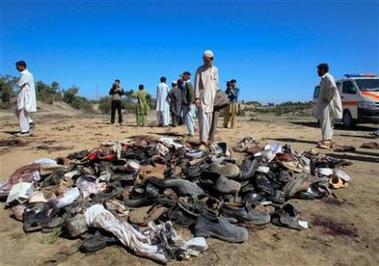 Un suicida causa 34 muertos en un funeral en Pakistán... esta gente no respeta nada!!