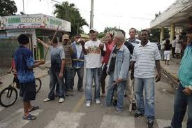 Santiago: Sacando los haitianos de La Mina
