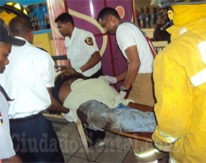 RD: Trasladan a Clinica obrero mutilado por escalera asesina de Megacentro