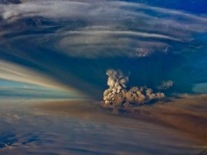 Video y Fotos: Volcán hace Erupción en Islandia