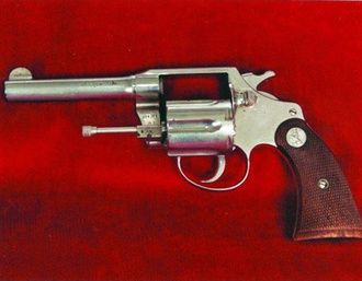 Revolver de Al Capone es bendido por 75,000 euros.