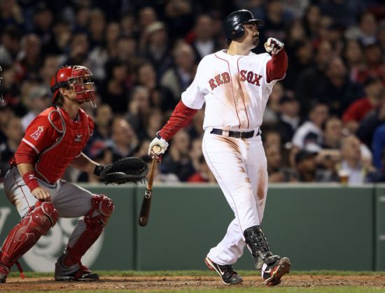 Adrián González Pega Jonrón y 3 Hits en Triunfo de Boston.