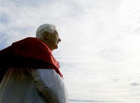 Una nube con forma de "pene" obliga a desalojar el Vaticano