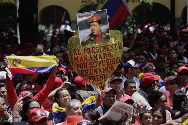 Chavistas marchan en apoyo.