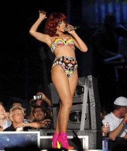 Rihanna quema el escenario en Dallas