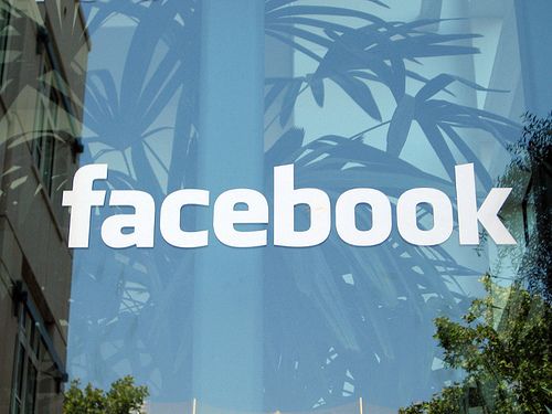 Facebook se arrodilla en  Alemania