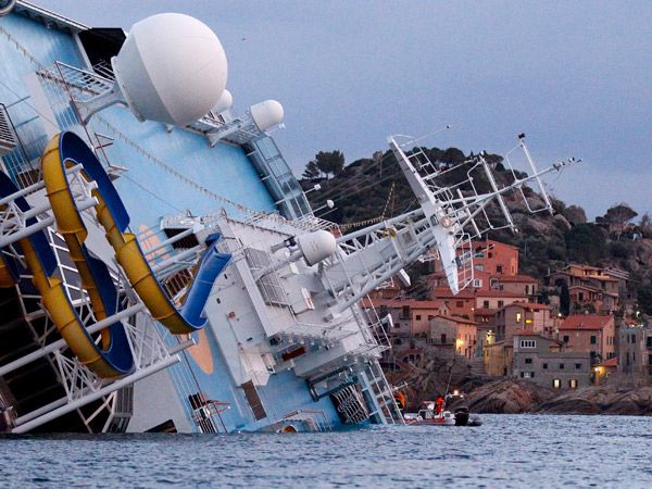 Peruano desaparecido y otro murió en naufragio crucero Italiano