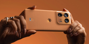 Presentado el smartphone Motorola Edge 50 Ultra con potentes cámaras y cubierta de madera